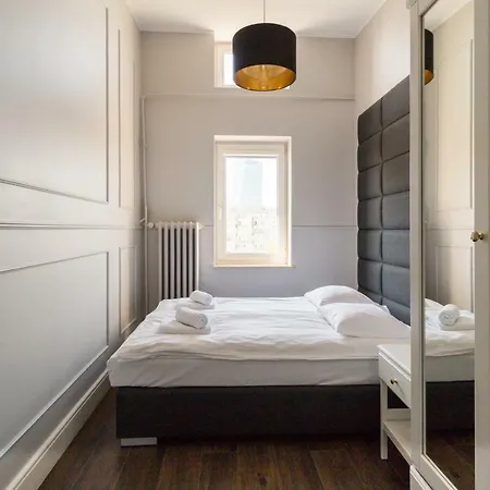 Executive 3 Bedroom By Your Freedom Warschau
