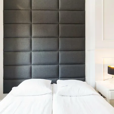 Executive 3 Bedroom By Your Freedom Warszawa